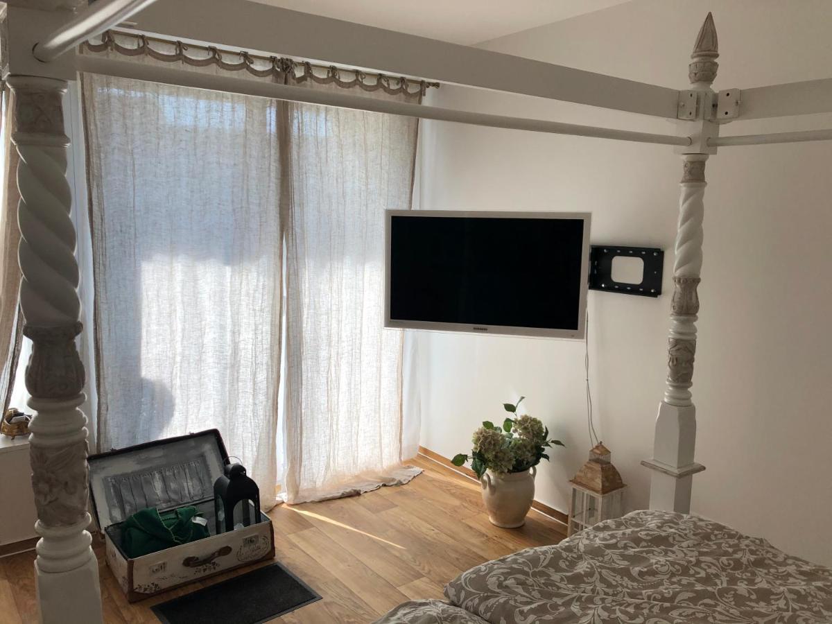 Poetic Apartment Mikulov Bagian luar foto